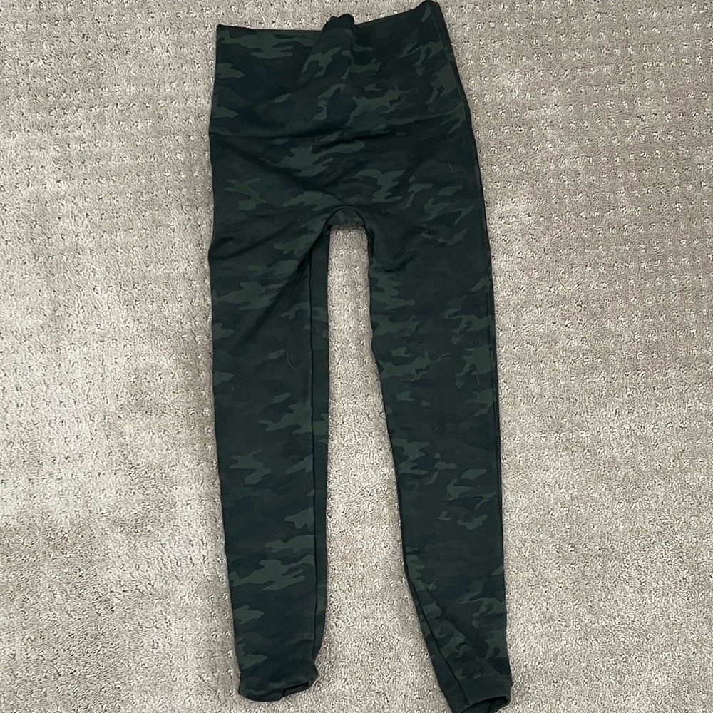 Spanx Green Camp leggings size small